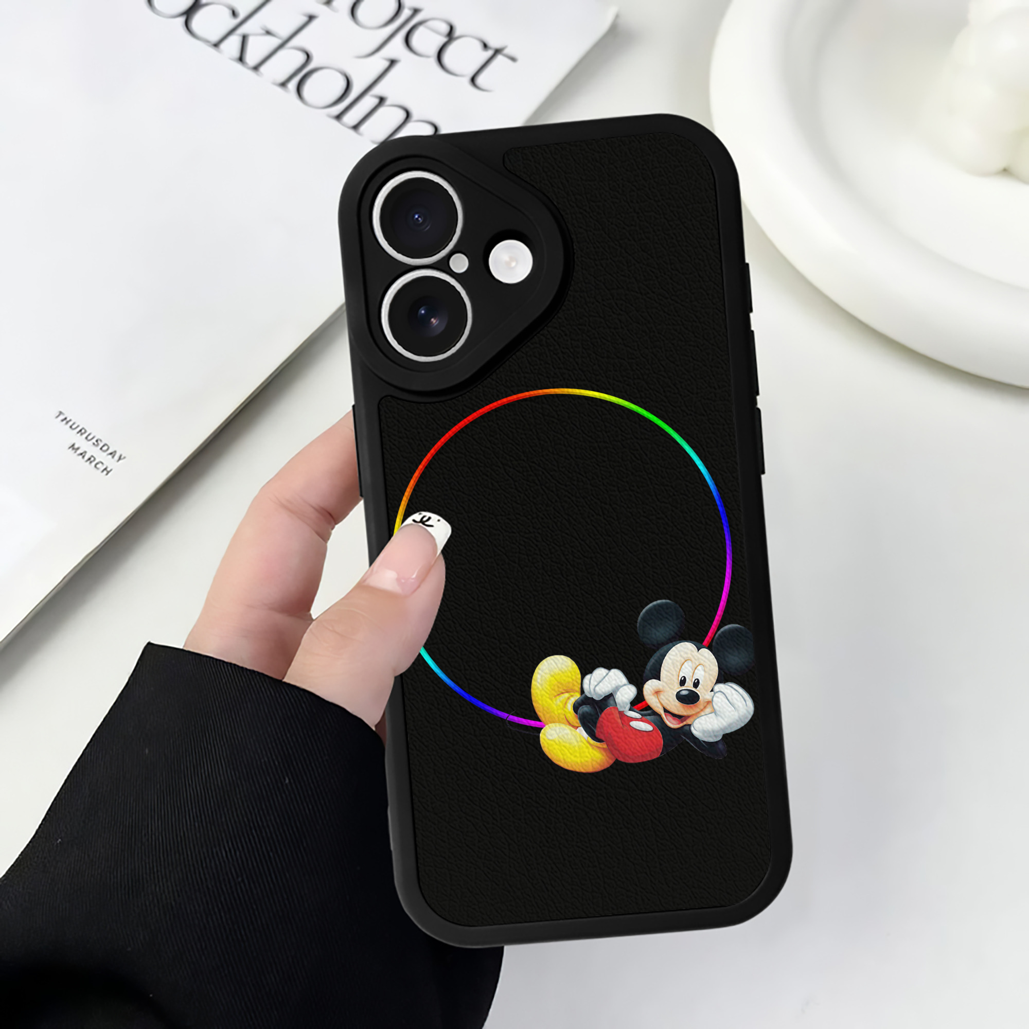 （画像用） ミッキーマウス Mickey Mouse 【iPhone 16シリーズ対応】シリコンスマホケース（レザー調） 材質：シリコン